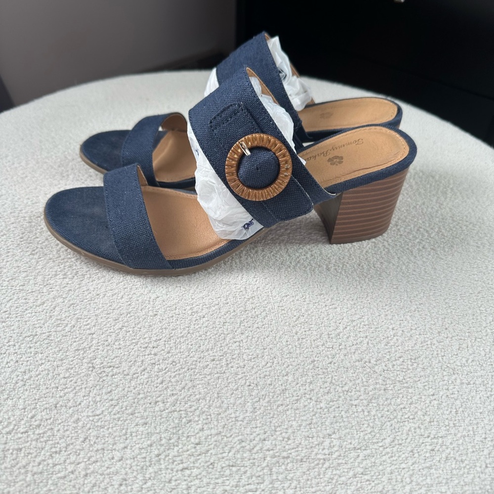 Tommy Bahama Tonia Dark Blue Sandals with Wooden Accents